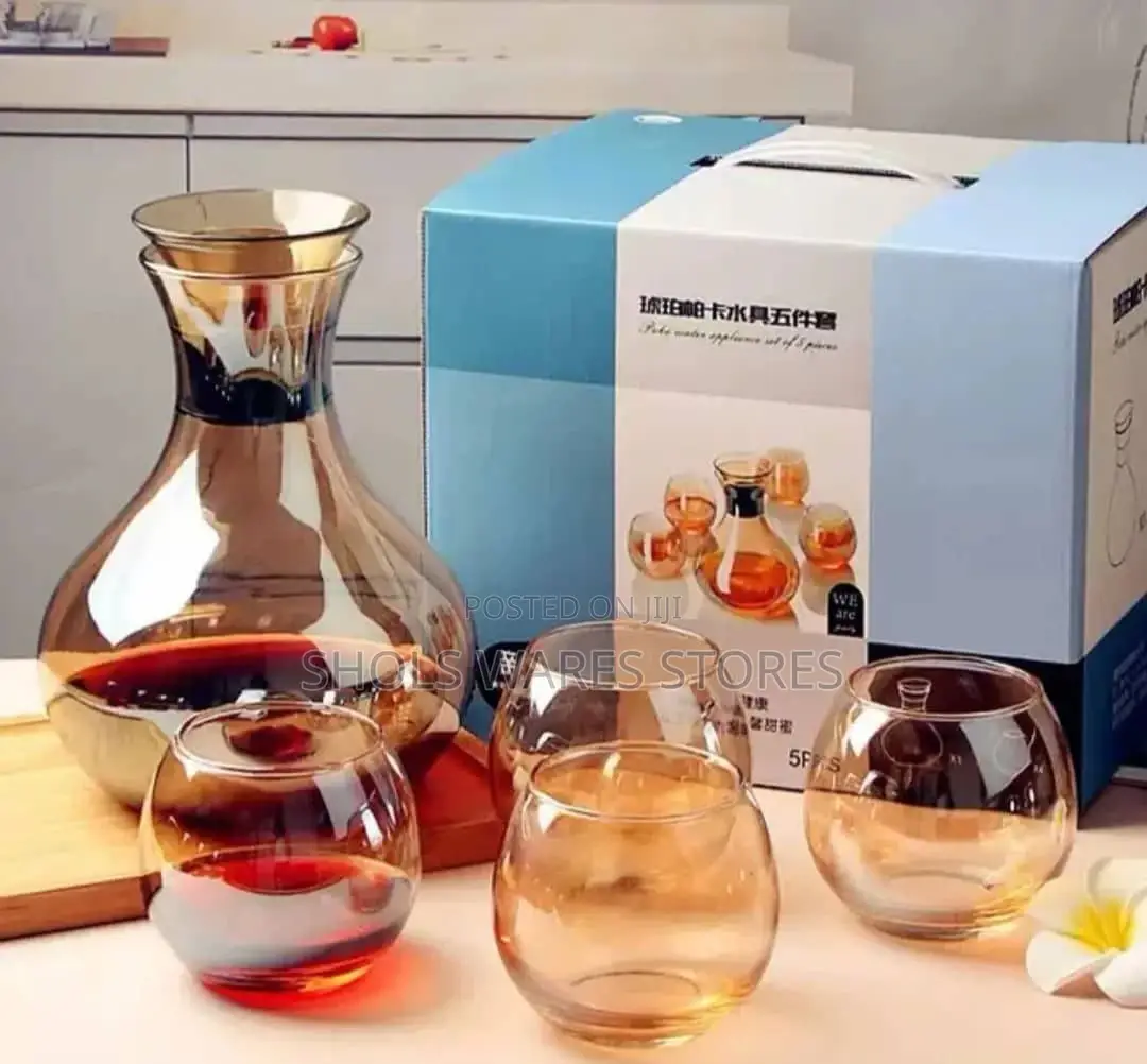Stylish Cocktail Glasses With Big Server