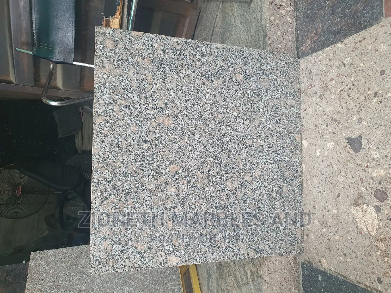 Indian Royal Brown Granite 60X60 Floor Tiles