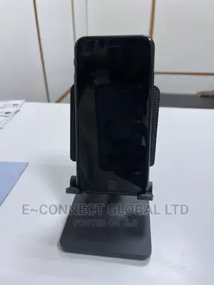 Apple iPhone SE (2020) 64 GB Black
