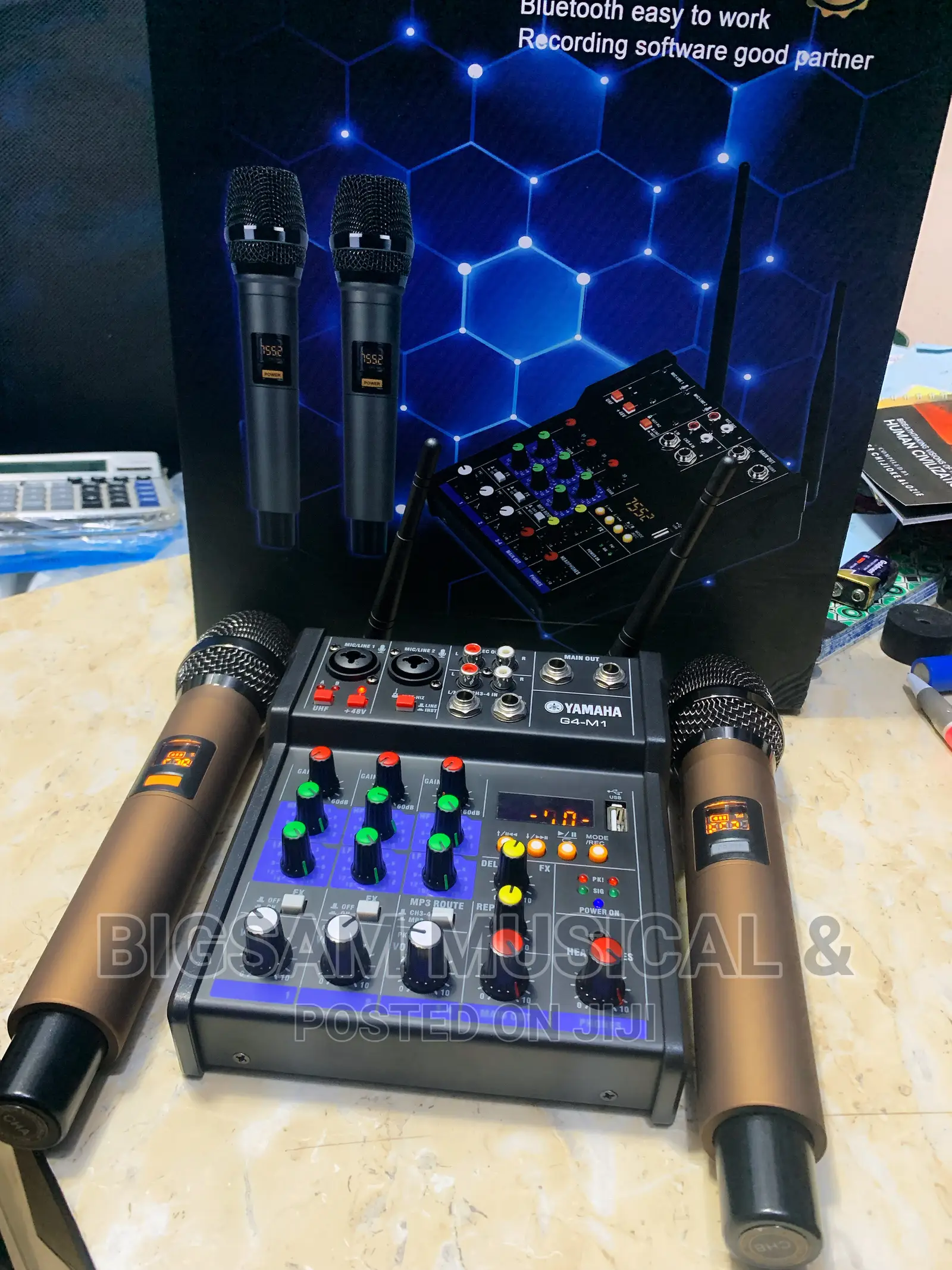 Yamaha G4 Power Mixer With Nice Quality Wireless Microphone