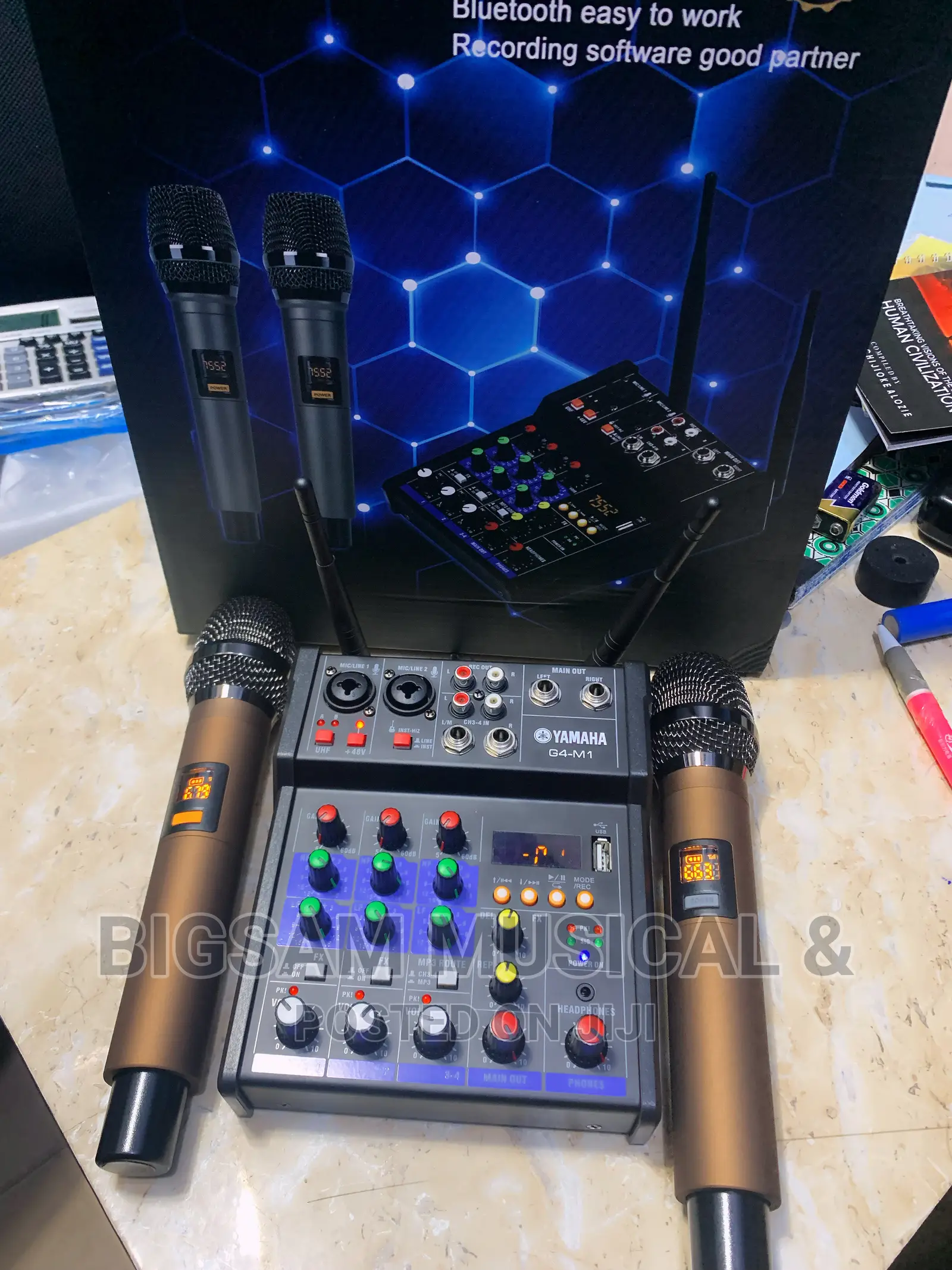 Yamaha G4 Power Mixer With Nice Quality Wireless Microphone