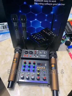 Yamaha G4 Power Mixer With Nice Quality Wireless Microphone