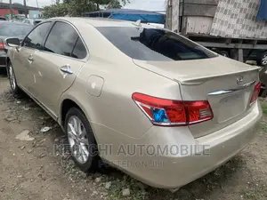 Lexus ES 350 2010 Gold