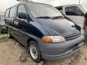 Toyota HiAce 2005