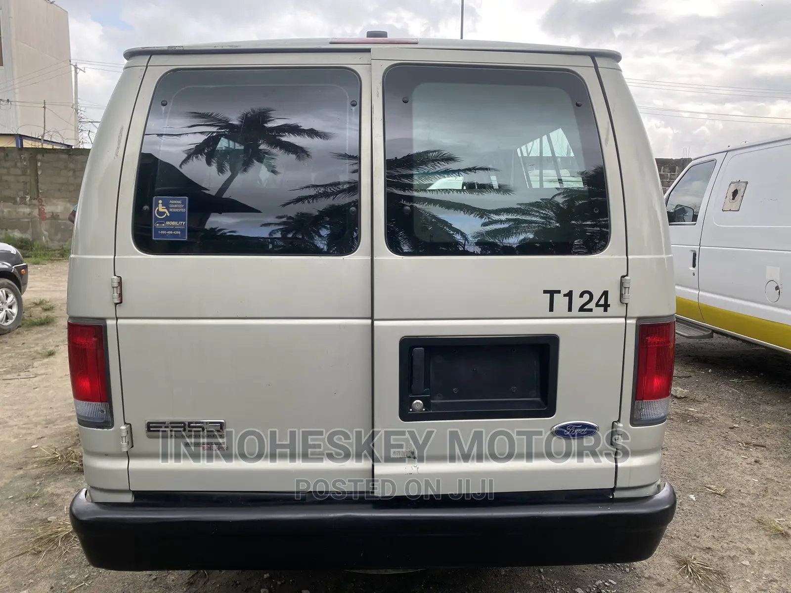 Ford E350 2006 White