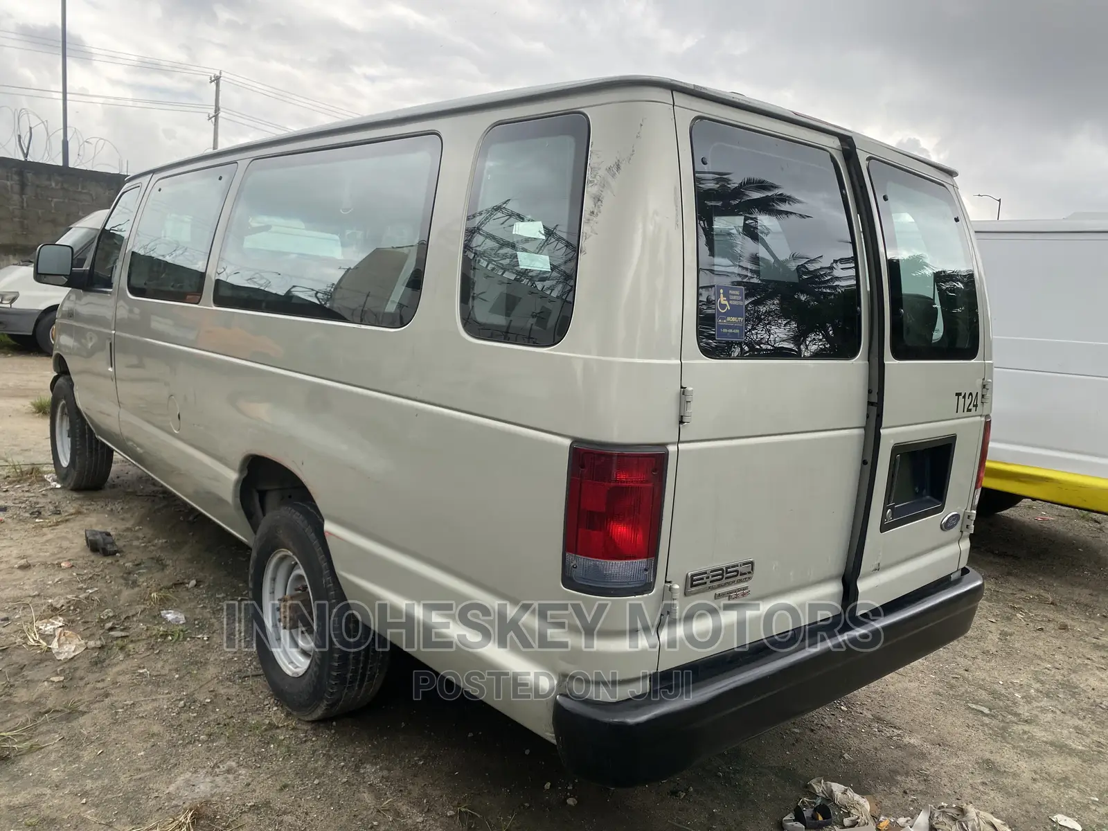 Ford E350 2006 White