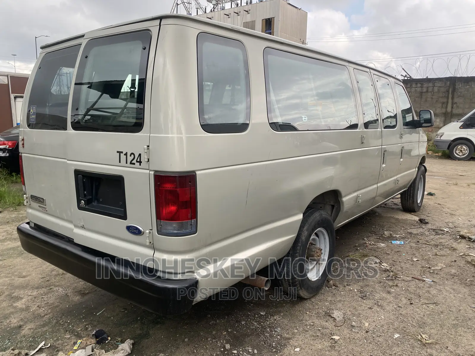 Ford E350 2006 White