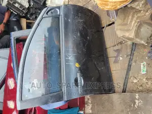 Yaris 2008 Door