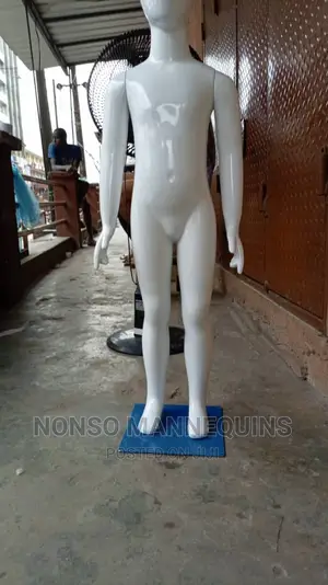 Age 4 to 7 Years Unisex Faceless White Glossy Dummy