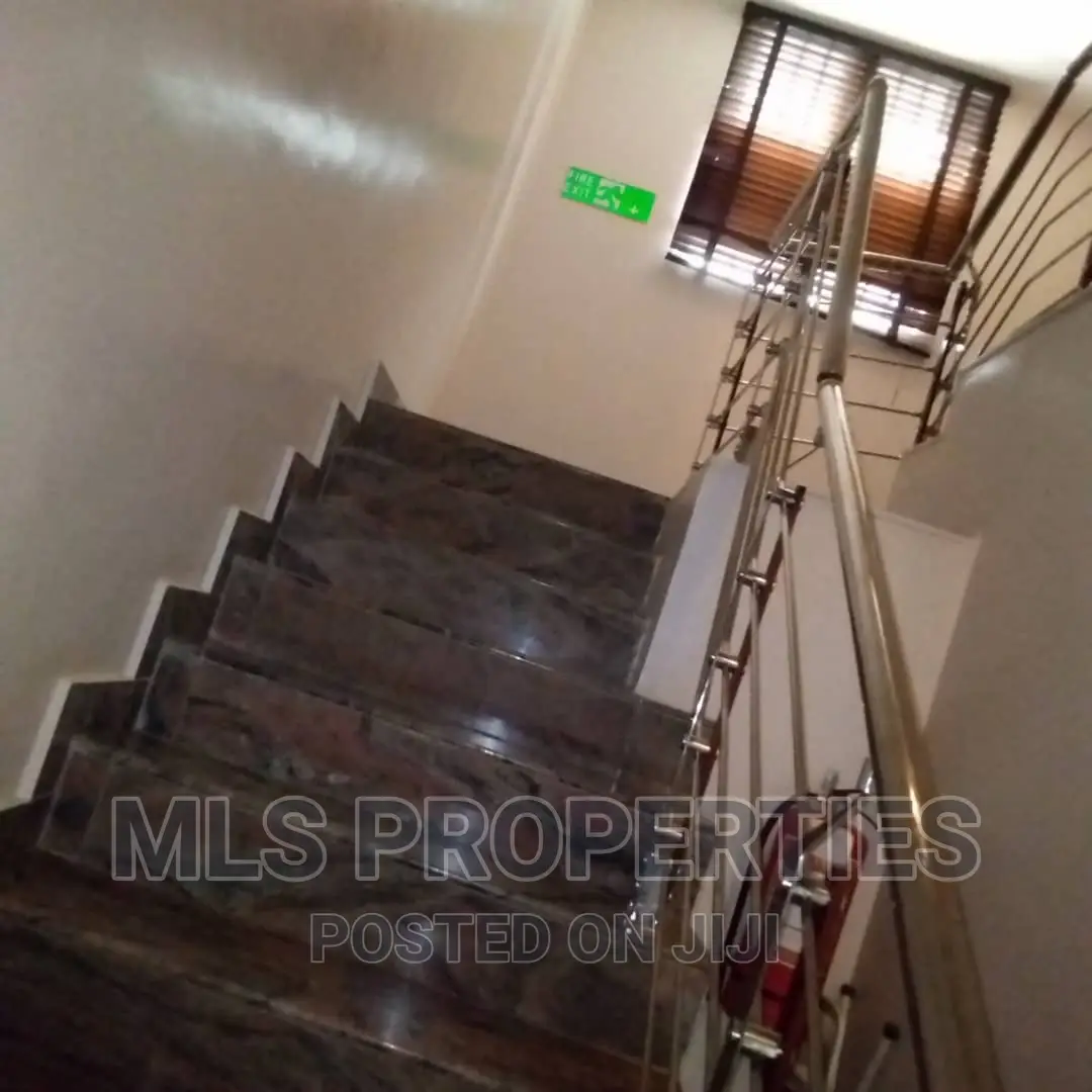 4 Bed Rooms Short Let