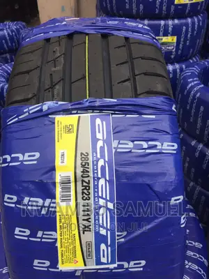285/40r23 Accelera Tyre