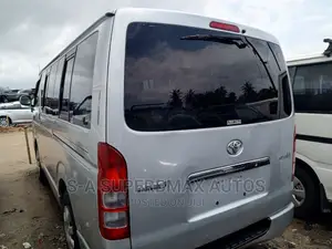 Toyota HiAce 2013 Silver
