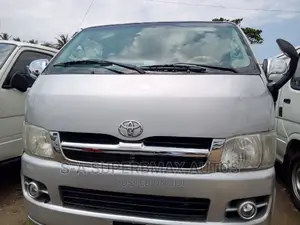 Toyota HiAce 2013 Silver