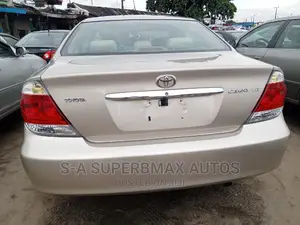 Toyota Camry 2005 Gold