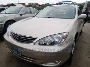 Toyota Camry 2005 Gold