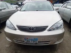 Toyota Camry 2005 Gold