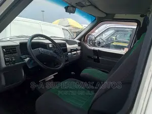 Volkswagen Transporter 2002 White