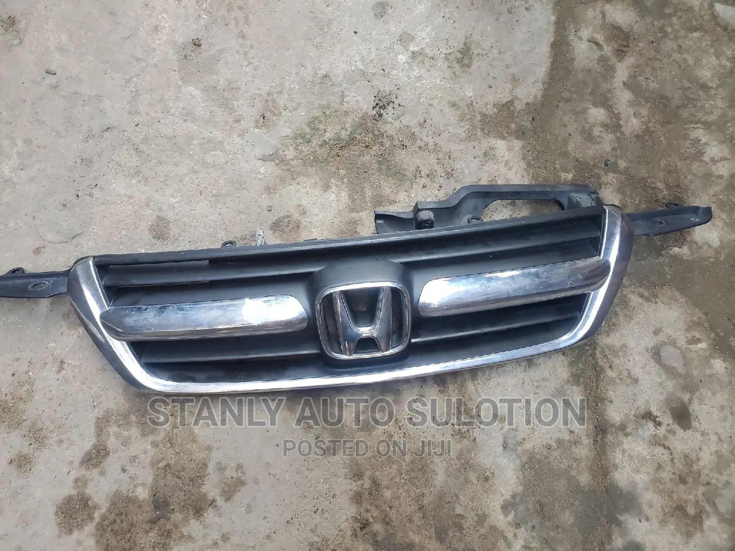Front Grille Honda CRV 2004