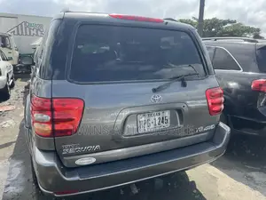 Toyota Sequoia 2004 Gray