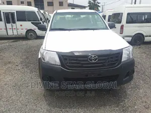 Toyota Hilux SR 4x4 2014 White