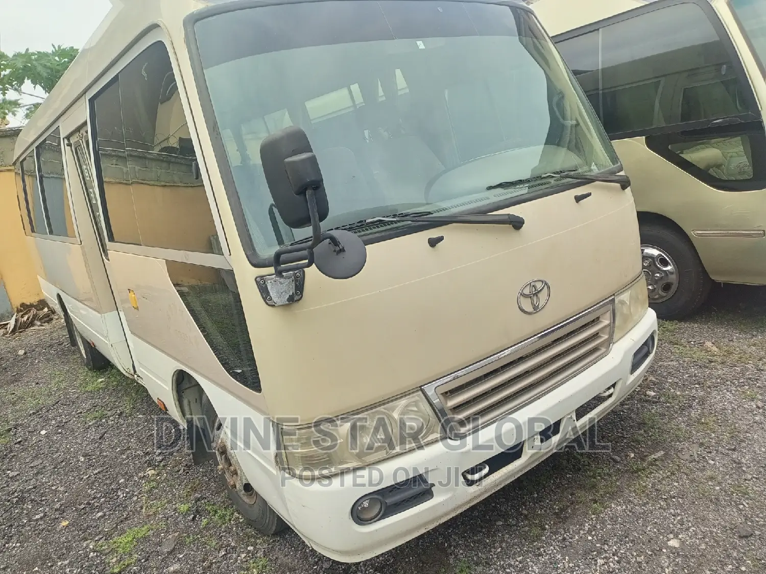 Toyota Coaster 2012 Gold