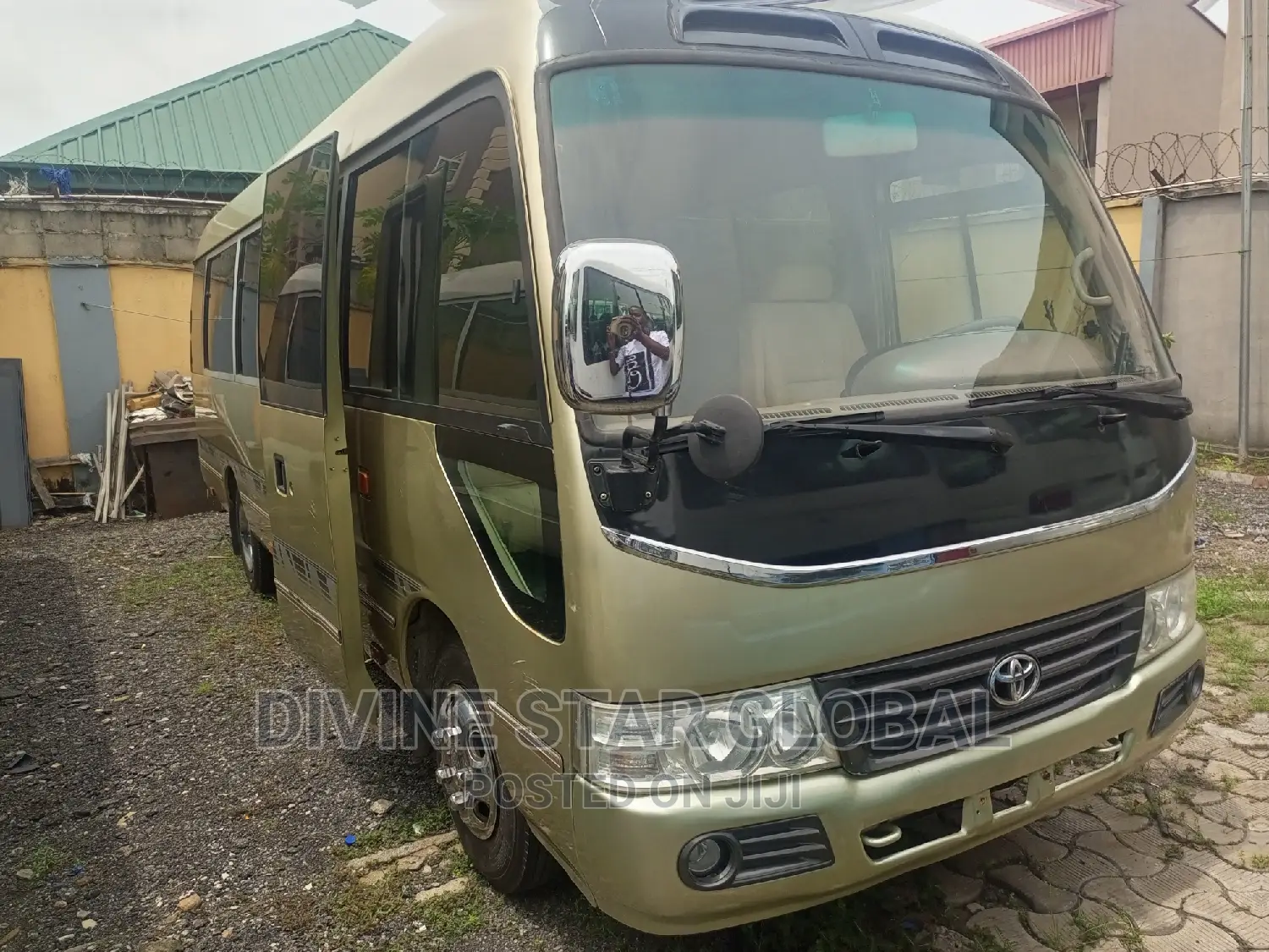 Toyota Coaster 2012 Gold