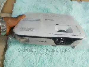 London Used Epson Projector in Lekki/Ajah,Fastac and Ikeja