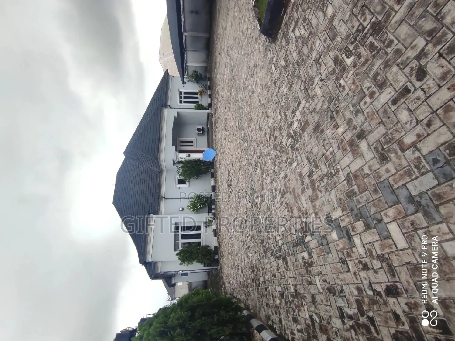 4bdrm Bungalow in Eliozu Farm Rd, Port-Harcourt for sale