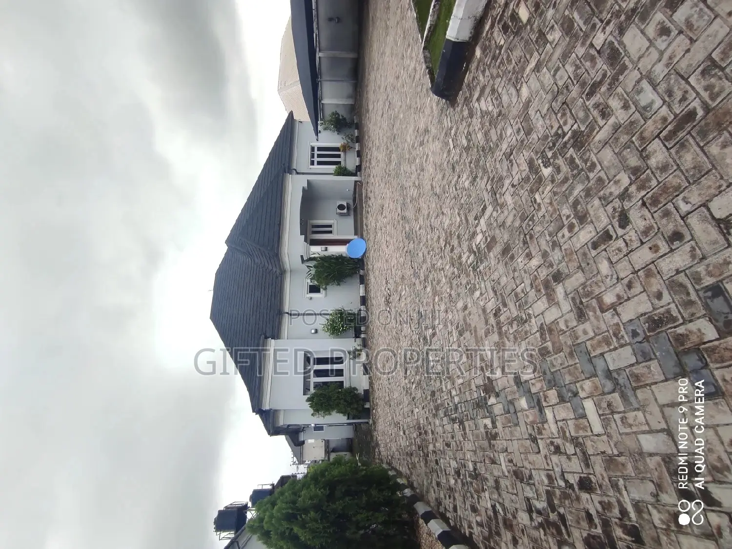 4bdrm Bungalow in Eliozu Farm Rd, Port-Harcourt for sale