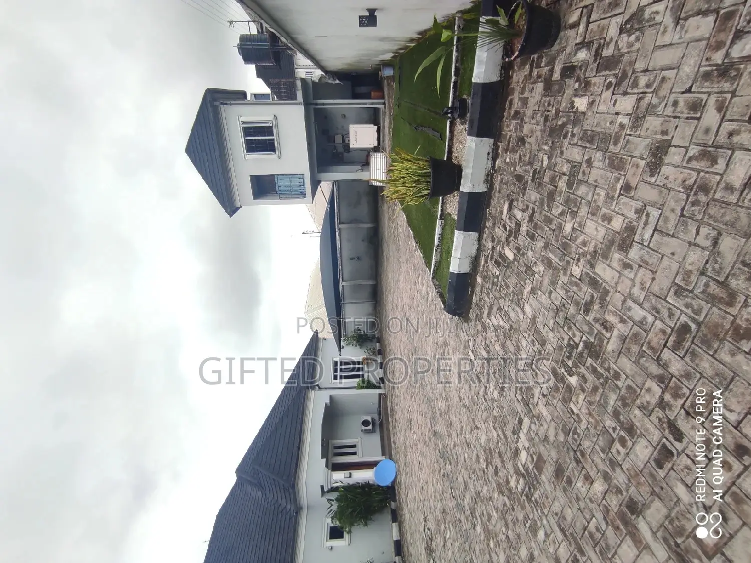 4bdrm Bungalow in Eliozu Farm Rd, Port-Harcourt for sale