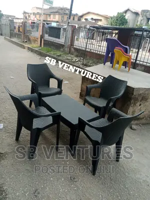 Indoor/Outdoor 4 Chairs and Table Set