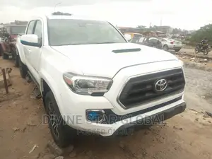 Toyota Tacoma Limited 2022 White