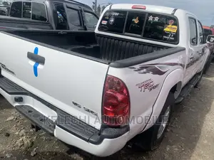 Toyota Tacoma X-Runner 2008 White