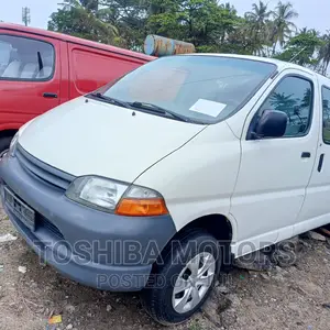 Toyota HiAce 2003 White