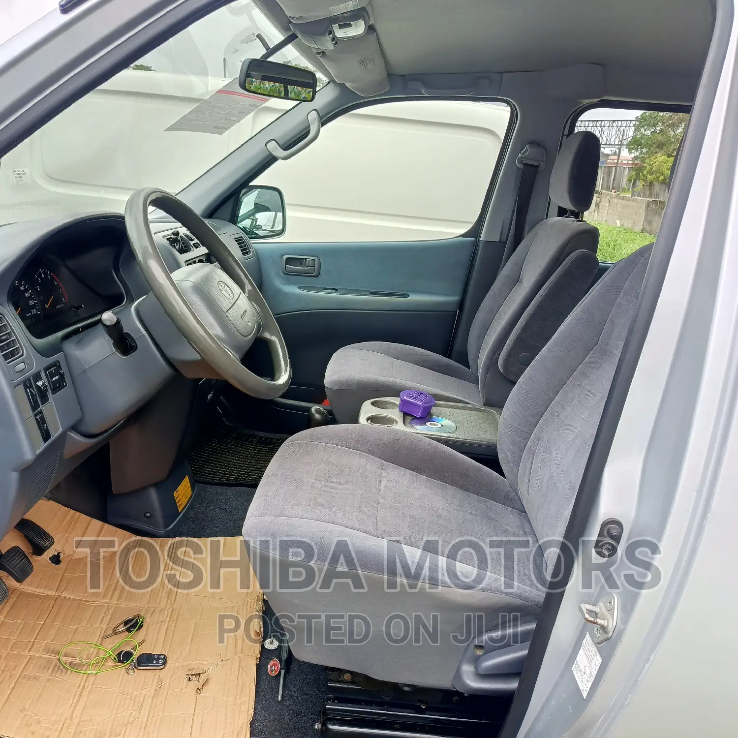 Toyota HiAce 2004 Silver