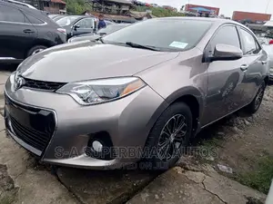 Toyota Corolla 2016 Gold