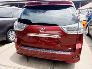 Toyota Sienna 2015 Red