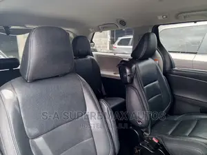 Toyota Sienna 2015 Red