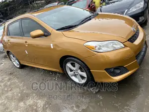 Toyota Matrix 2010 Gold