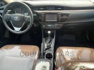 Toyota Corolla 2016 Gold