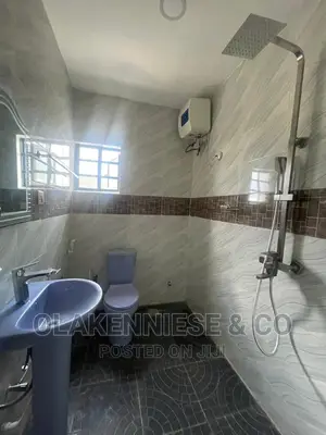 2bdrm Block of Flats in Aguda for rent