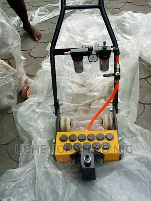 Pneumatic Deck Descaling Machine