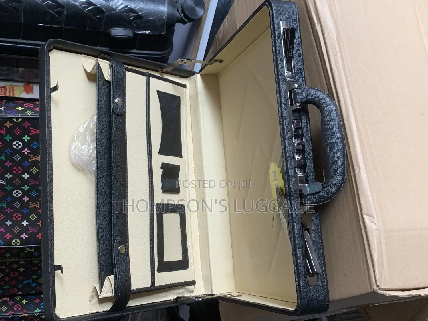 Leavesking Suit Case