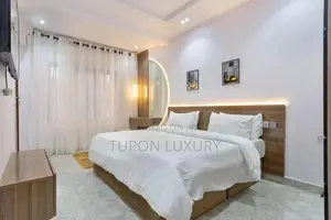 Luxury 1 Bedroom Apartment With Swimming Pool