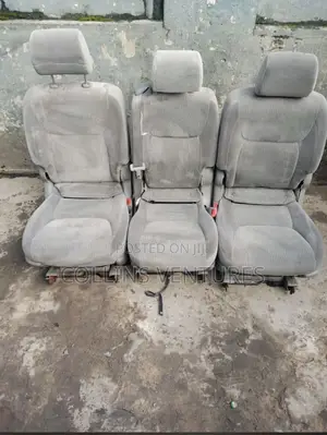 Complete Middle Seat Toyota Sienna 2005-10 Clothes