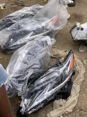 ES350 2018 Headlight Available as Seen