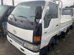 Toyota Grand HiAce 2003 White