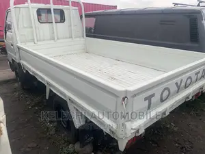 Toyota Grand HiAce 2003 White