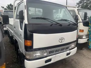 Toyota Grand HiAce 2003 White