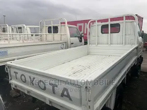 Toyota Grand HiAce 2003 White